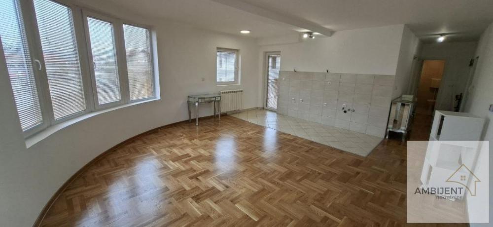 Stan na prodaju u Beogradu, Altina, dvoiposoban, 65m2, cena 135000 evra