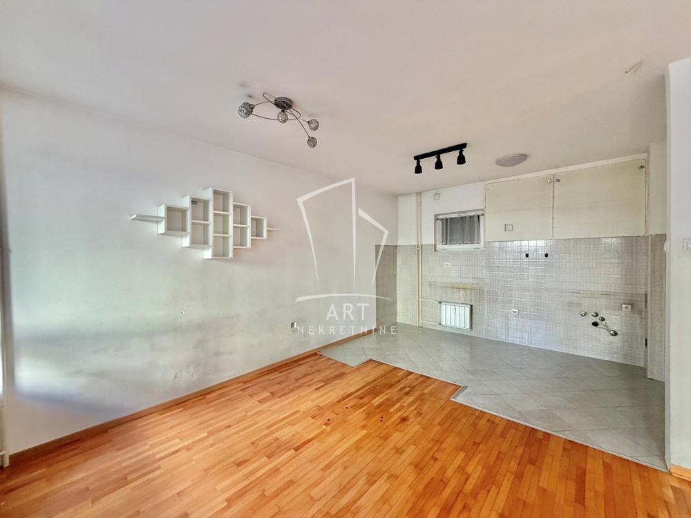 Stan na prodaju u Beogradu, Novi Beograd, jednoiposoban, 53m2, cena 170000 evra