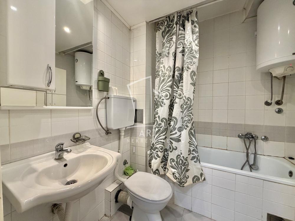 Stan na prodaju u Beogradu, Novi Beograd, jednoiposoban, 53m2, cena 170000 evra