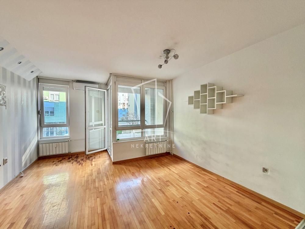 Stan na prodaju u Beogradu, Novi Beograd, jednoiposoban, 53m2, cena 170000 evra