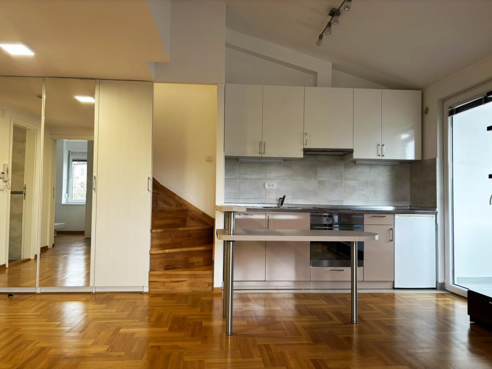 Stan na prodaju u Beogradu, Lion, cetvorosoban, 84m2, cena 180000 evra