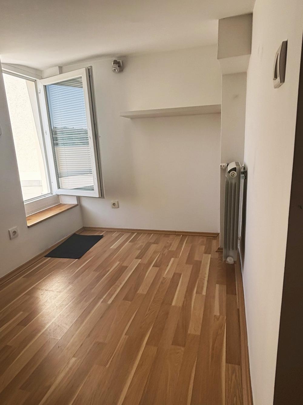 Stan na prodaju u Beogradu, Lion, cetvorosoban, 84m2, cena 180000 evra