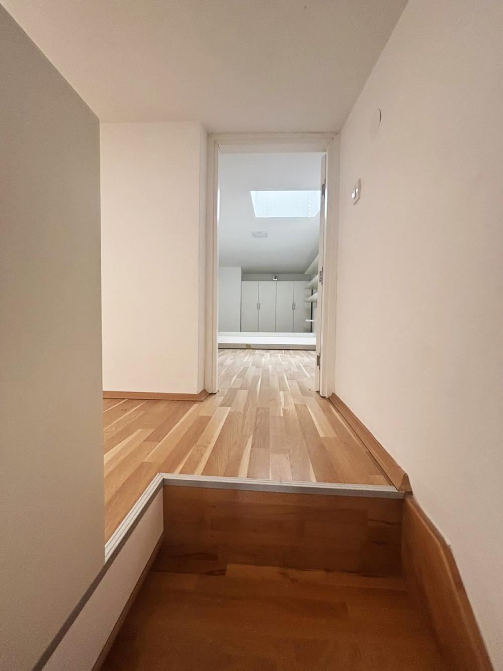 Stan na prodaju u Beogradu, Lion, cetvorosoban, 84m2, cena 180000 evra