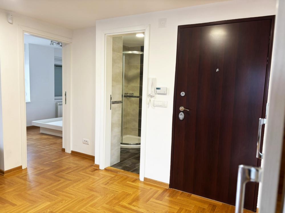 Stan na prodaju u Beogradu, Lion, cetvorosoban, 84m2, cena 180000 evra