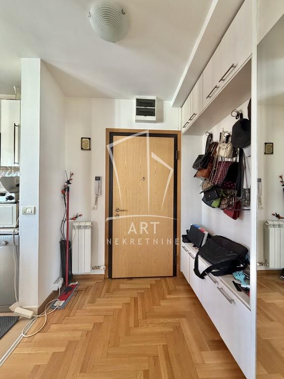 Stan na prodaju u Beogradu, Pašino brdo, cetvorosoban, 65m2, cena 338000 evra