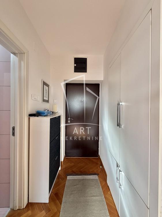 Stan na prodaju u Beogradu, Vračar, dvosoban, 56m2, cena 265000 evra