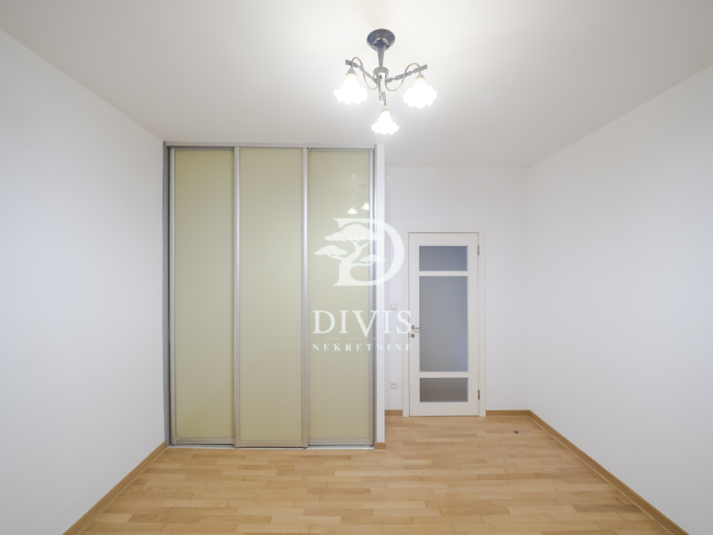 Stan na prodaju u Beogradu, Krunski venac, cetvorosoban, 105m2, cena 485000 evra