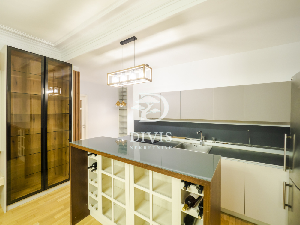 Stan na prodaju u Beogradu, Krunski venac, cetvorosoban, 105m2, cena 485000 evra