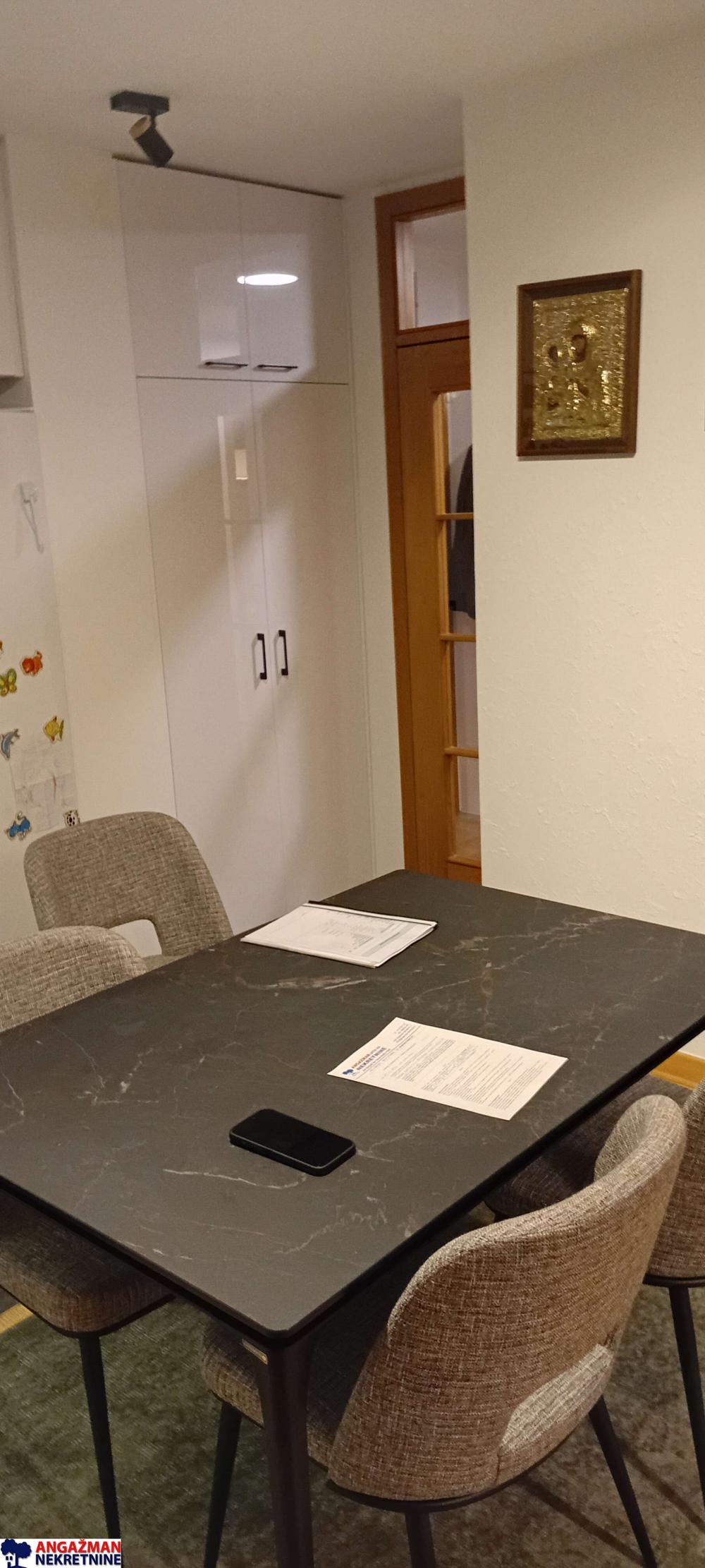 Stan na prodaju u Beogradu, Dorćol, cetvorosoban, 75m2, cena 370000 evra