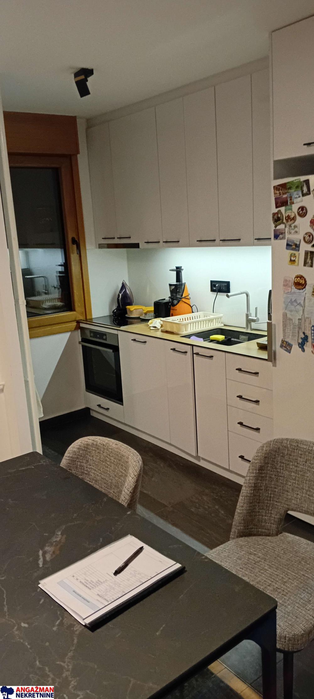 Stan na prodaju u Beogradu, Dorćol, cetvorosoban, 75m2, cena 370000 evra