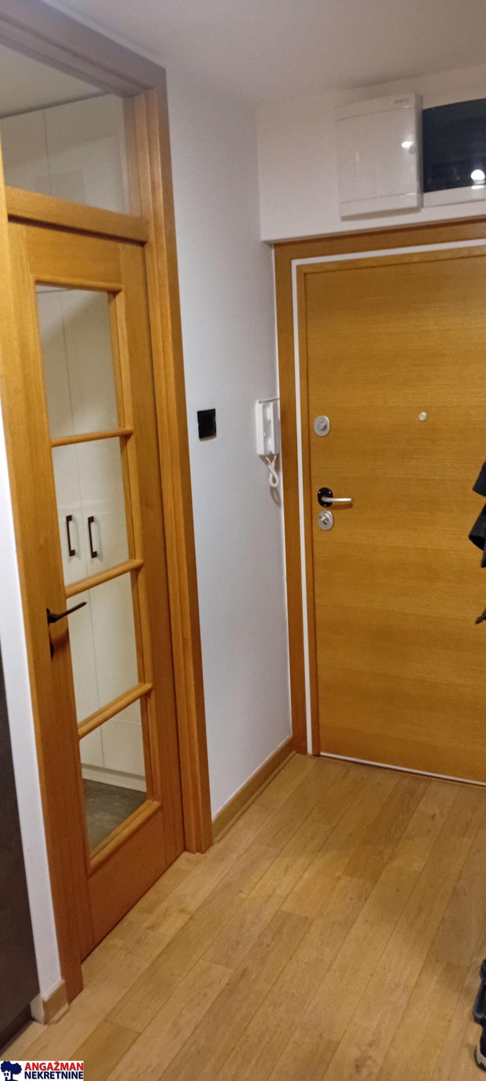 Stan na prodaju u Beogradu, Dorćol, cetvorosoban, 75m2, cena 370000 evra