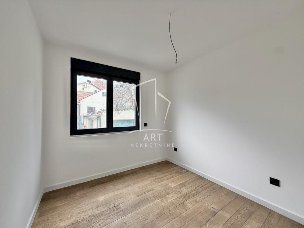 Stan na prodaju u Beogradu, Cvetkova pijaca, cetvorosoban, 74m2, cena 286000 evra