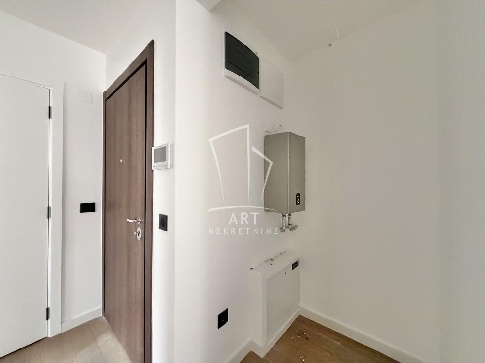 Stan na prodaju u Beogradu, Cvetkova pijaca, cetvorosoban, 74m2, cena 286000 evra