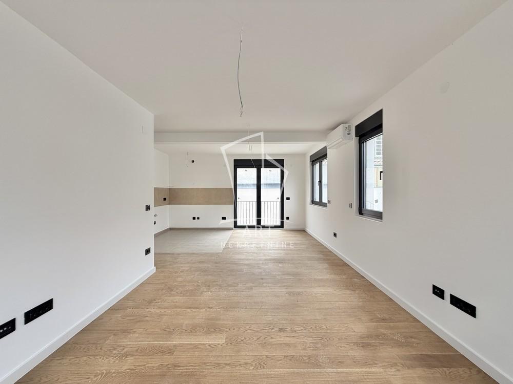 Stan na prodaju u Beogradu, Cvetkova pijaca, cetvorosoban, 74m2, cena 286000 evra