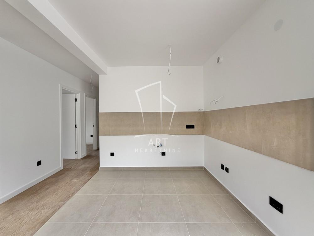 Stan na prodaju u Beogradu, Cvetkova pijaca, cetvorosoban, 74m2, cena 286000 evra