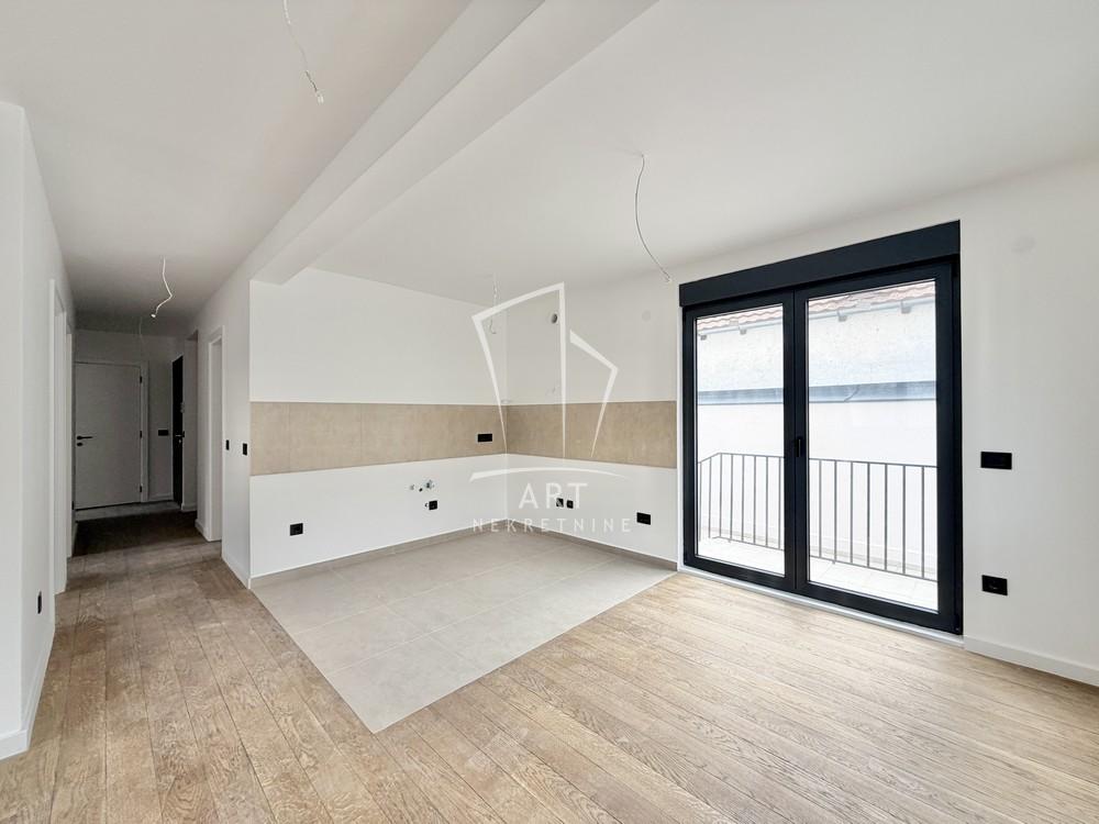 Stan na prodaju u Beogradu, Cvetkova pijaca, cetvorosoban, 74m2, cena 286000 evra