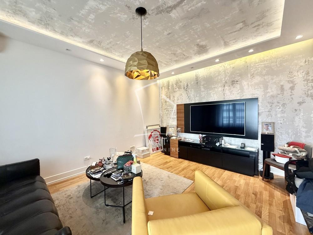 Stan na prodaju u Beogradu, Novi Beograd blok 11C (Stari Merkator), trosoban, 80m2, cena 360000 evra