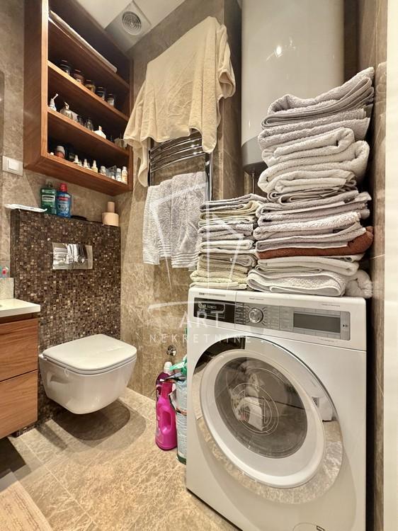 Stan na prodaju u Beogradu, Novi Beograd blok 11C (Stari Merkator), trosoban, 80m2, cena 360000 evra