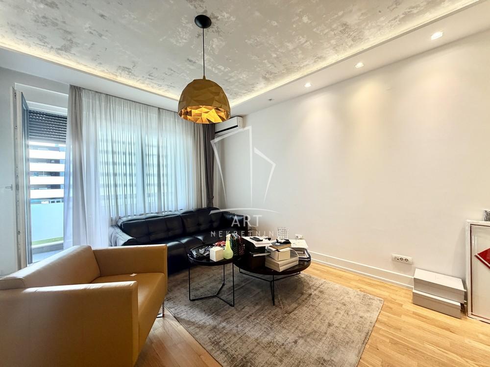 Stan na prodaju u Beogradu, Novi Beograd blok 11C (Stari Merkator), trosoban, 80m2, cena 360000 evra