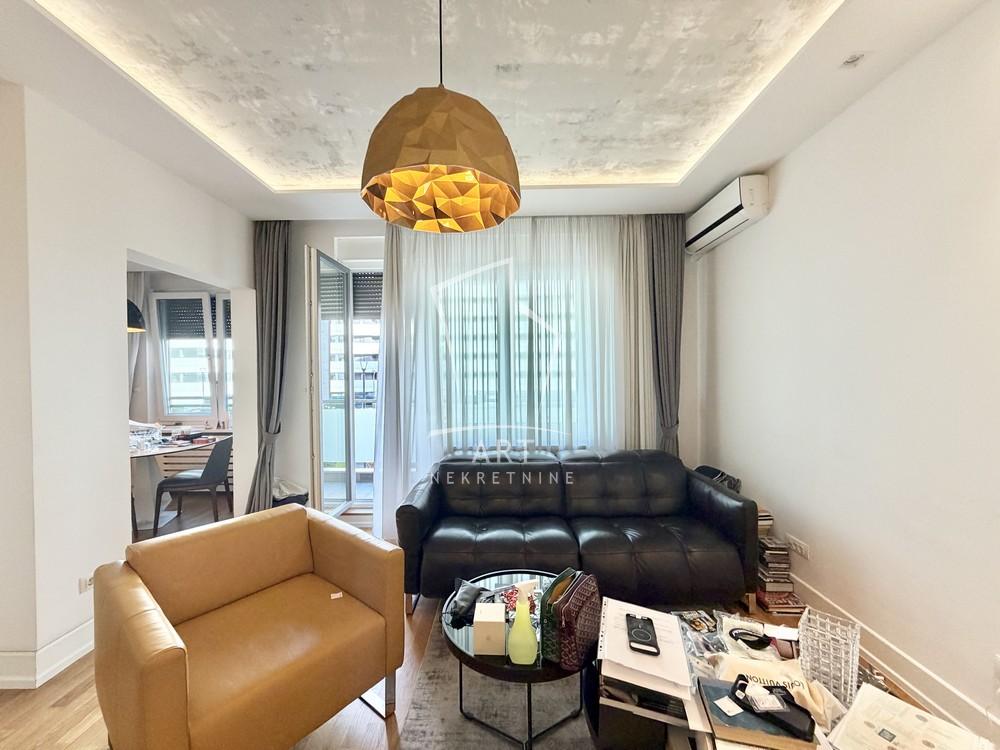 Stan na prodaju u Beogradu, Novi Beograd blok 11C (Stari Merkator), trosoban, 80m2, cena 360000 evra