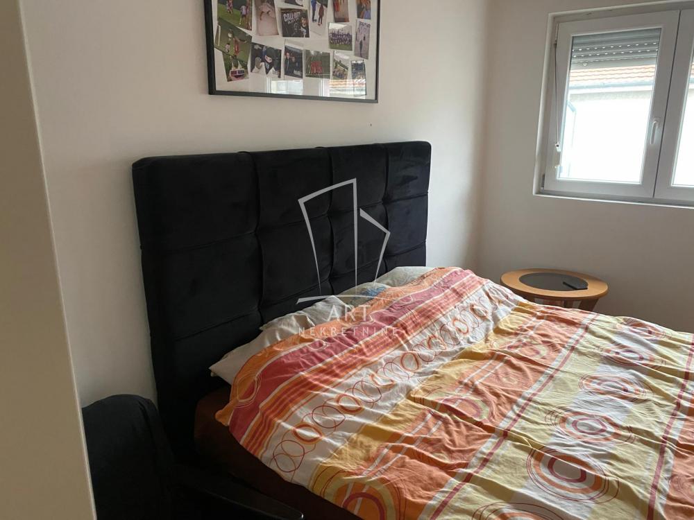 Stan na prodaju u Beogradu, Karaburma, dvoiposoban, 58m2, cena 142000 evra