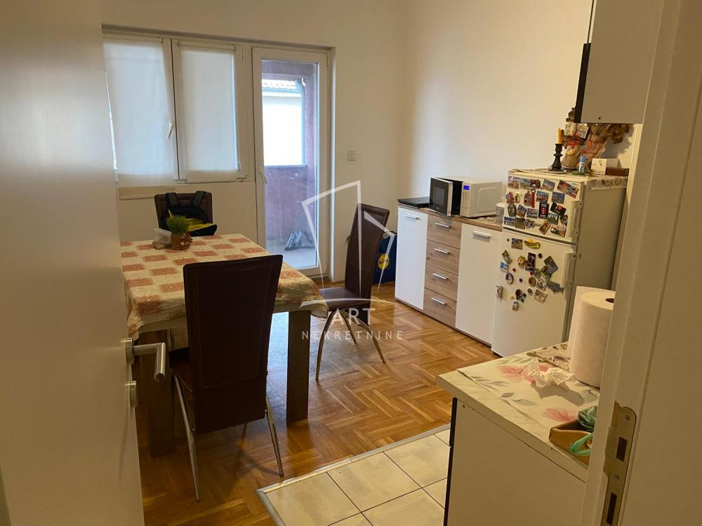 Stan na prodaju u Beogradu, Karaburma, dvoiposoban, 58m2, cena 142000 evra