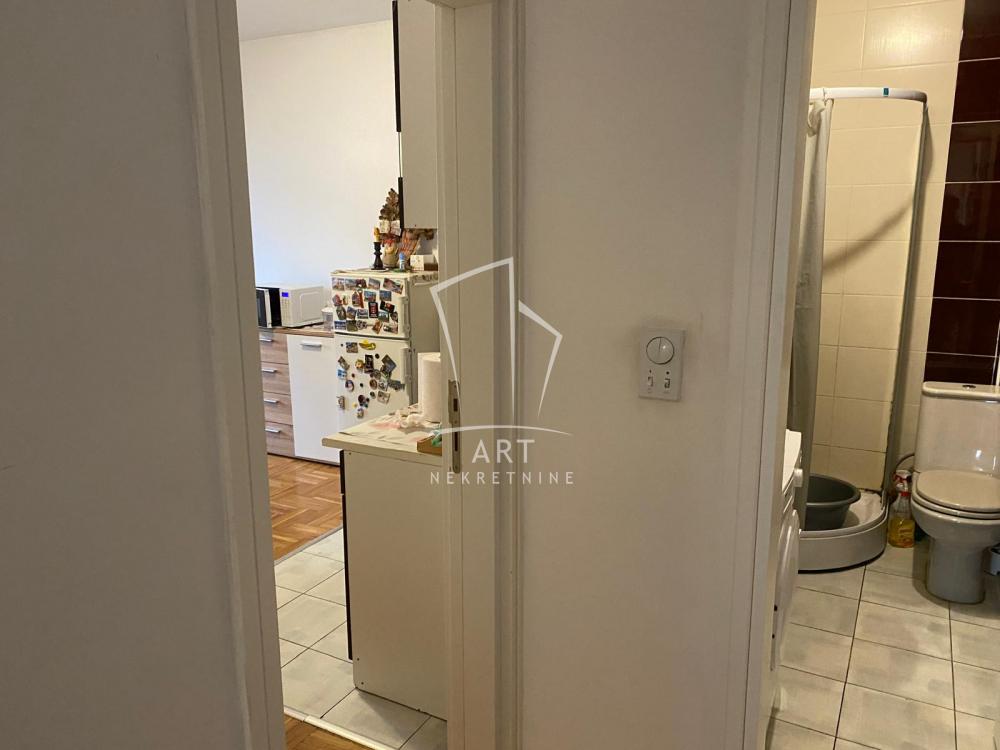 Stan na prodaju u Beogradu, Karaburma, dvoiposoban, 58m2, cena 142000 evra