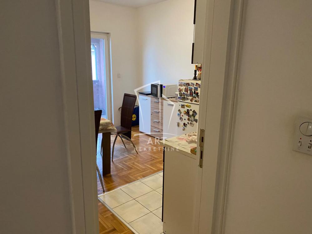 Stan na prodaju u Beogradu, Karaburma, dvoiposoban, 58m2, cena 142000 evra