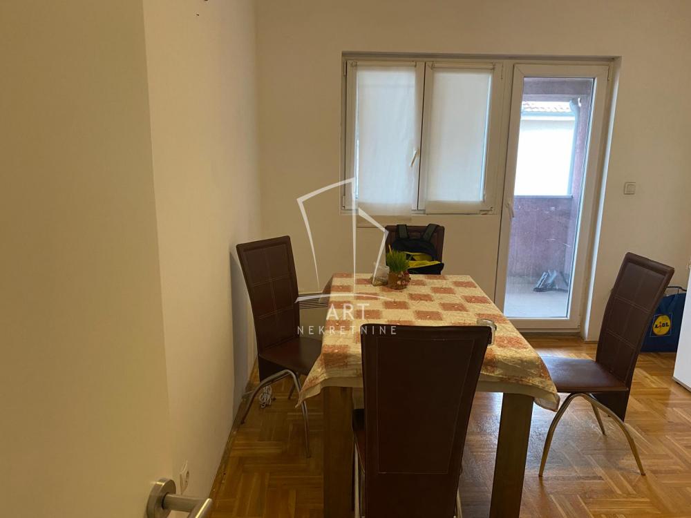 Stan na prodaju u Beogradu, Karaburma, dvoiposoban, 58m2, cena 142000 evra