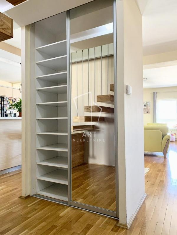 Stan na prodaju u Beogradu, Zvezdara, cetvorosoban, 157m2, cena 390000 evra