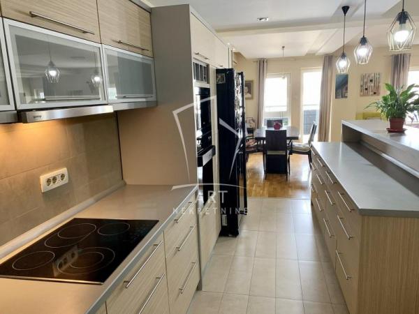 Stan na prodaju u Beogradu, Zvezdara, cetvorosoban, 157m2, cena 390000 evra