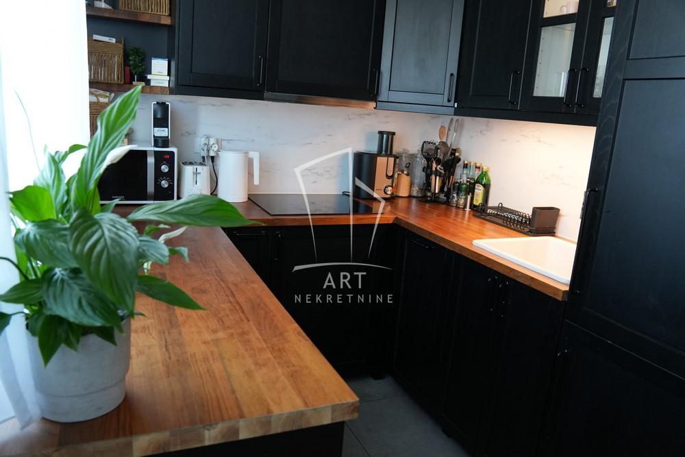 Stan na prodaju u Beogradu, Bulbulder, troiposoban, 83m2, cena 305000 evra