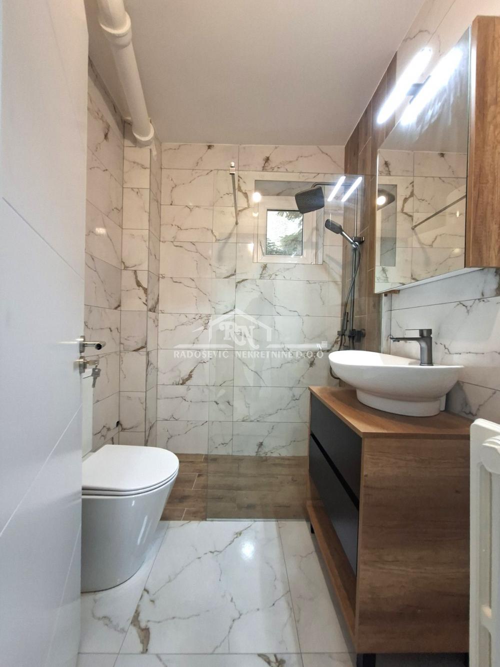 Stan na prodaju u Beogradu, Čukarica, trosoban, 75m2, cena 219000 evra