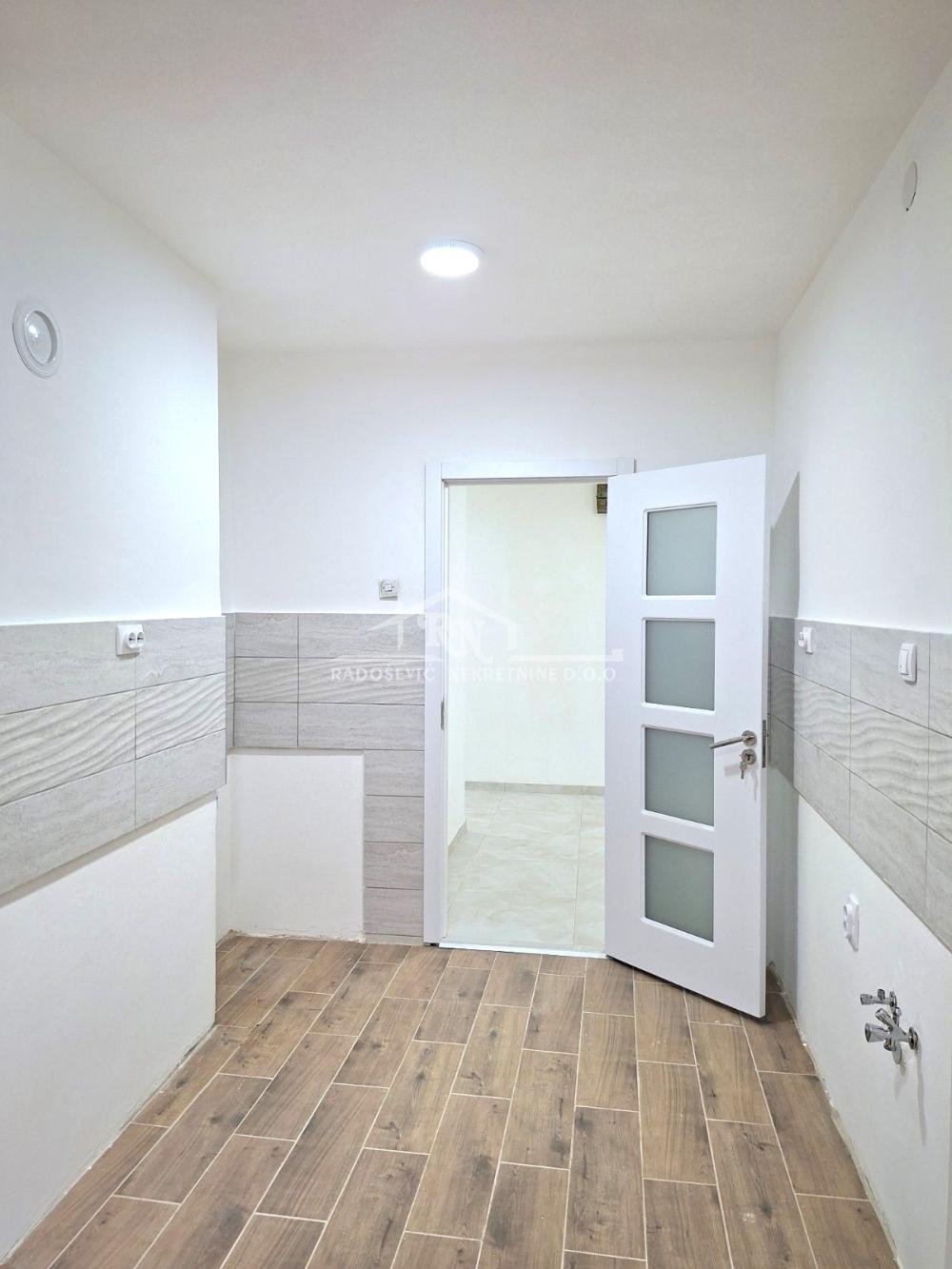 Stan na prodaju u Beogradu, Čukarica, trosoban, 75m2, cena 219000 evra