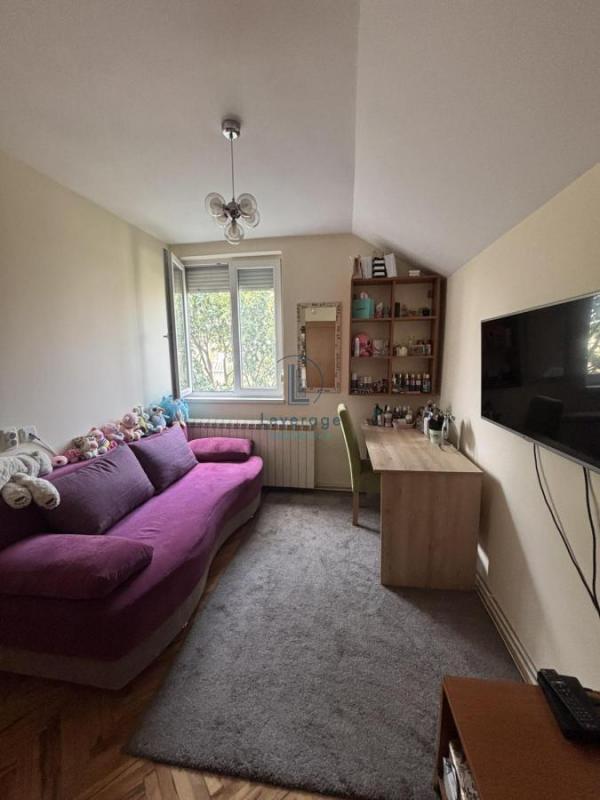 Stan na prodaju u Beogradu, Banovo brdo, cetvorosoban, 58m2, cena 162000 evra