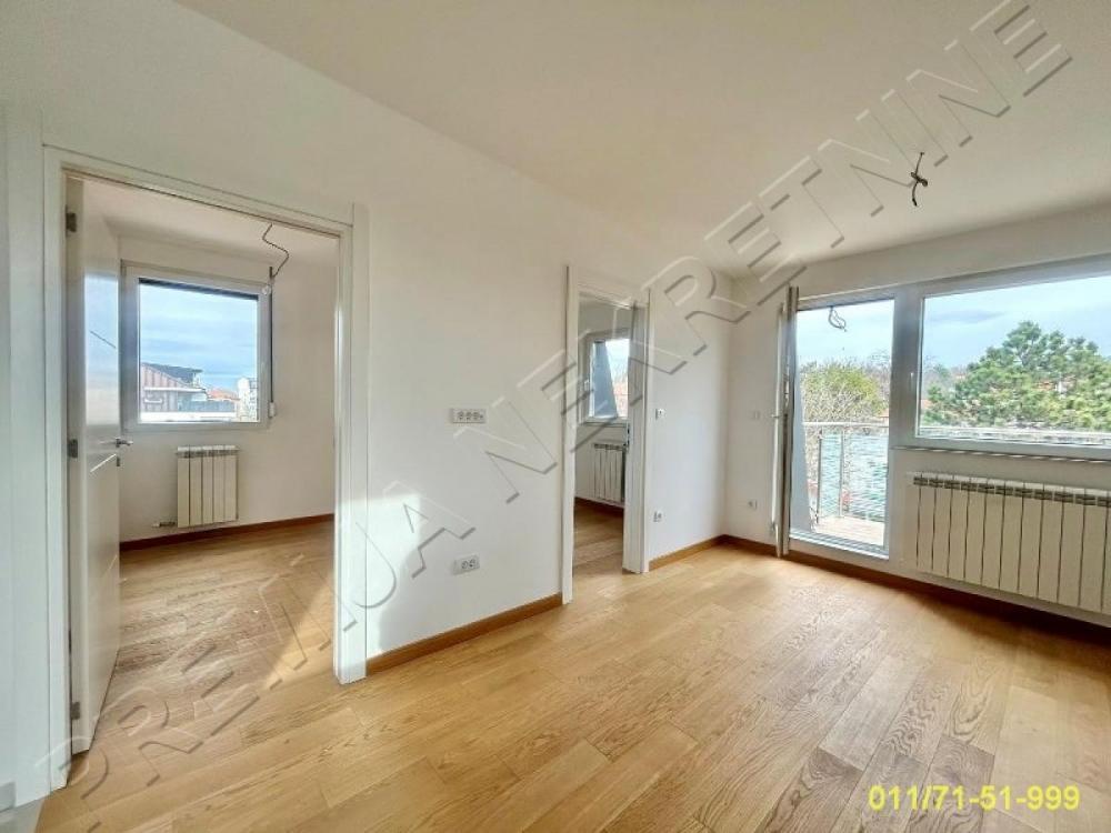 Stan na prodaju u Beogradu, Severni bulevar, trosoban, 45m2, cena 155000 evra