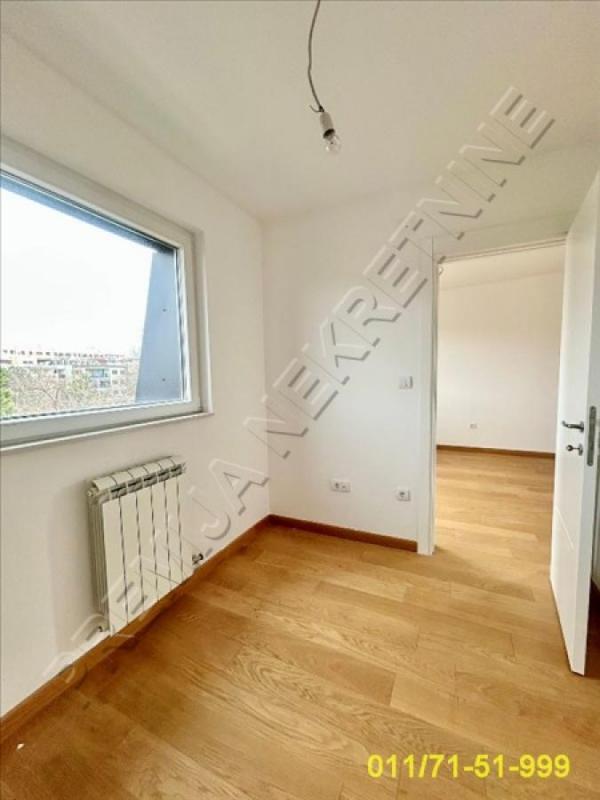 Stan na prodaju u Beogradu, Severni bulevar, trosoban, 45m2, cena 155000 evra