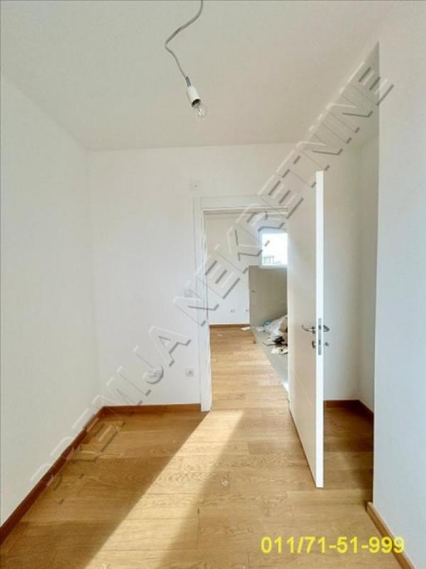 Stan na prodaju u Beogradu, Severni bulevar, trosoban, 45m2, cena 155000 evra