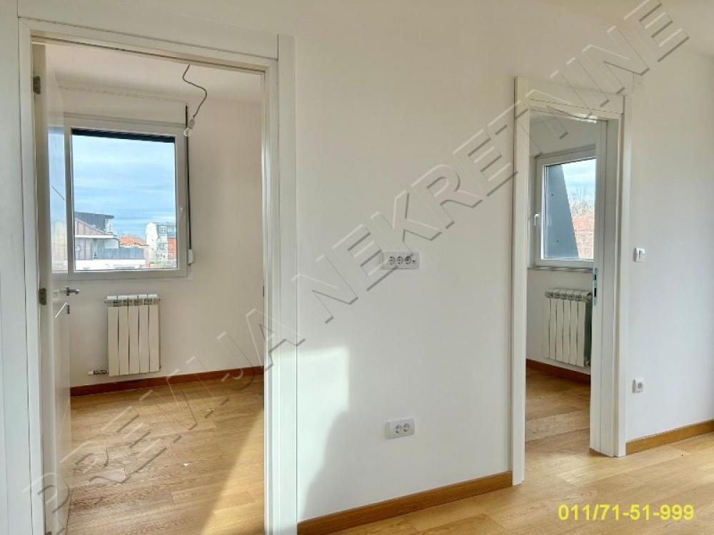 Stan na prodaju u Beogradu, Severni bulevar, trosoban, 45m2, cena 155000 evra