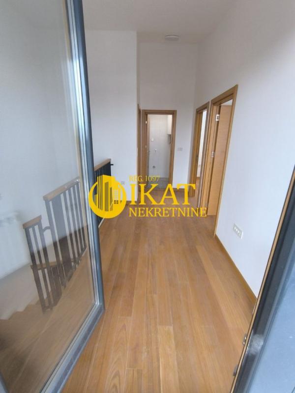 Stan na prodaju u Beogradu, Zemun, trosoban, 91m2, cena 300000 evra