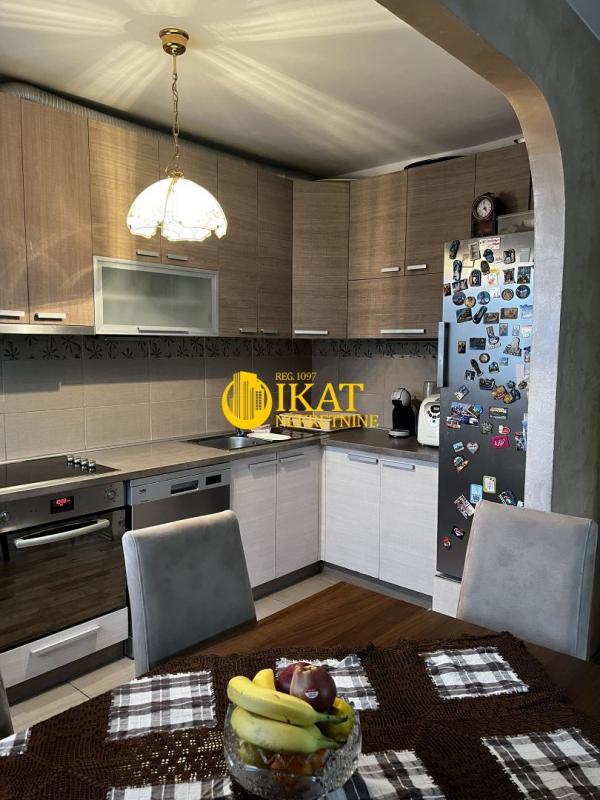 Stan na prodaju u Beogradu, Karaburma, 136m2, cena 278000 evra