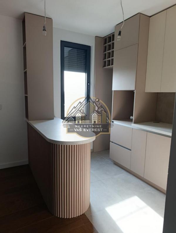 Stan na prodaju u Beogradu, Novi Beograd blok 58, cetvorosoban, 83m2, cena 390000 evra