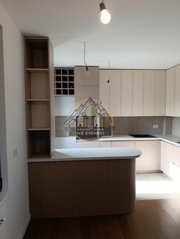 Stan na prodaju u Beogradu, Novi Beograd blok 58, cetvorosoban, 83m2, cena 390000 evra