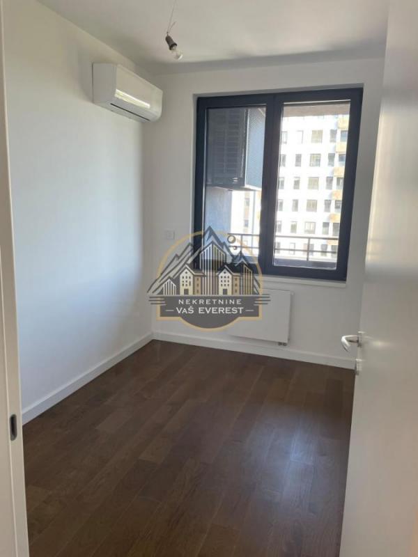 Stan na prodaju u Beogradu, Novi Beograd blok 58, cetvorosoban, 83m2, cena 390000 evra