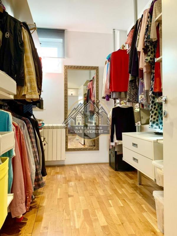 Stan na prodaju u Beogradu, Đeram pijaca, troiposoban, 157m2, cena 390000 evra