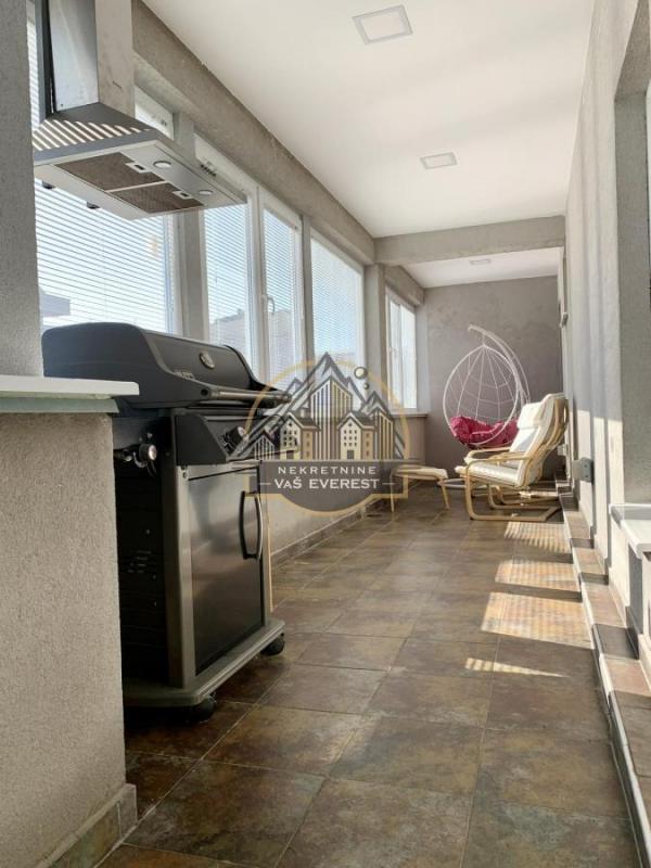 Stan na prodaju u Beogradu, Đeram pijaca, troiposoban, 157m2, cena 390000 evra