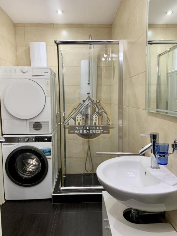 Stan na prodaju u Beogradu, Đeram pijaca, troiposoban, 157m2, cena 390000 evra