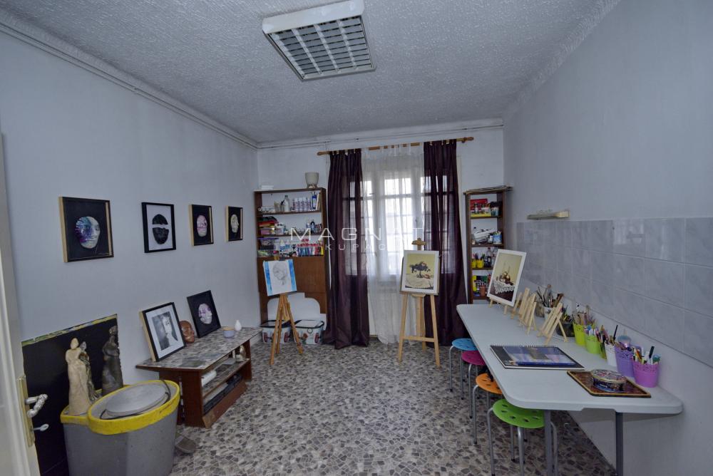 Stan na prodaju u Beogradu, Savski venac, trosoban, 81m2, cena 330000 evra