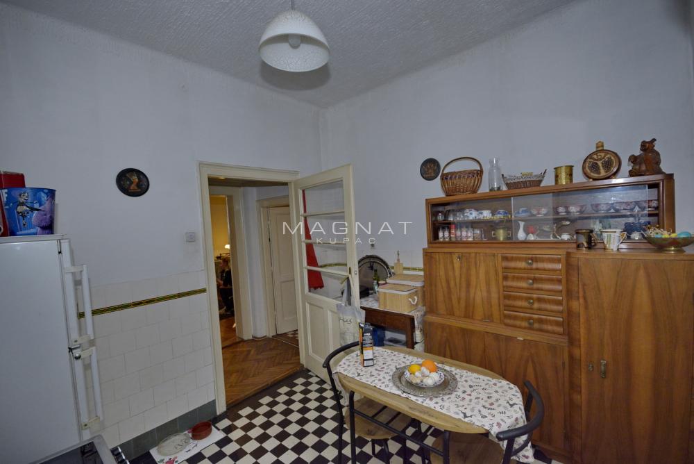 Stan na prodaju u Beogradu, Savski venac, trosoban, 81m2, cena 330000 evra