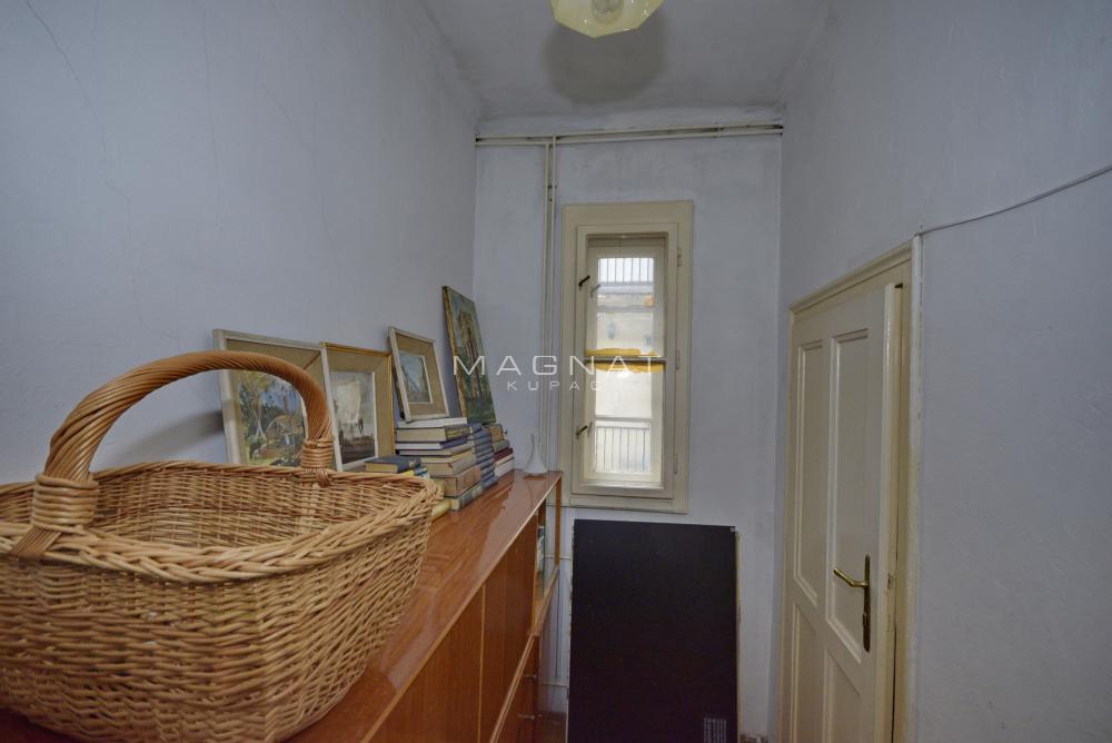 Stan na prodaju u Beogradu, Savski venac, trosoban, 81m2, cena 330000 evra